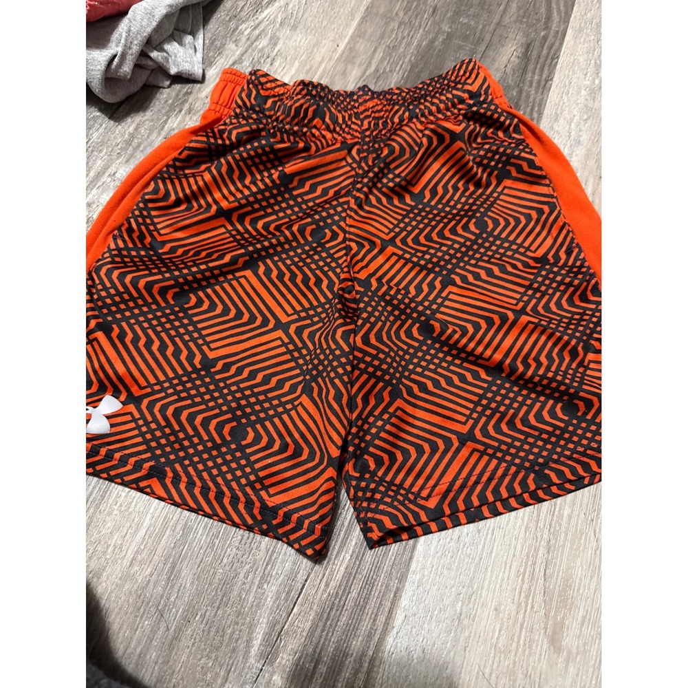 Under Armour Boys Orange Black Geometric Maze Athletic Shorts YXS Loose Fit